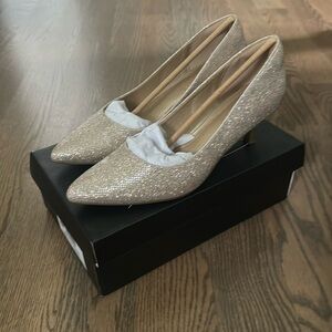 Gold Dress Shoe Size 8